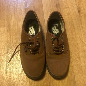 VANS SUEDE SHOES.